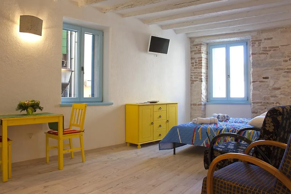 Studios Barbaro Rovigno 0*,
